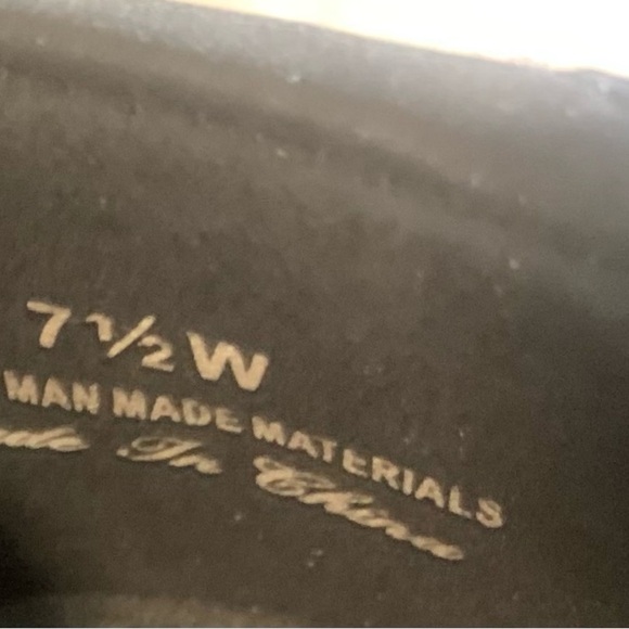 Women’s Easy Street black loafers with a slight heel - Picture 7 of 7